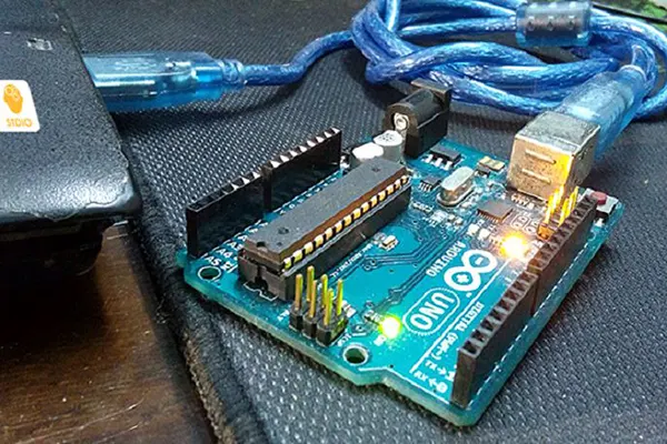 Arduino Cánh cửa đến với IoT 3 Arduino Uno