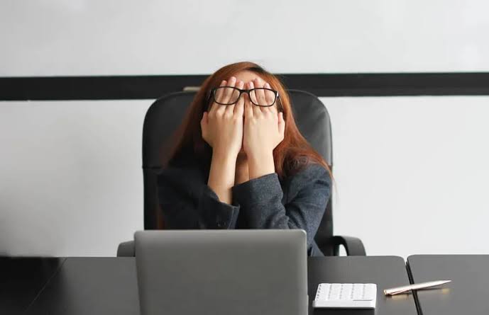 Burnout Trong Giới IT: Bí Kíp Sinh Viên IT Vượt Qua Khủng Hoảng Tâm Thần 2 Burnout Trong Giới IT: Bí Kíp Sinh Viên IT Vượt Qua Khủng Hoảng Tâm Thần
